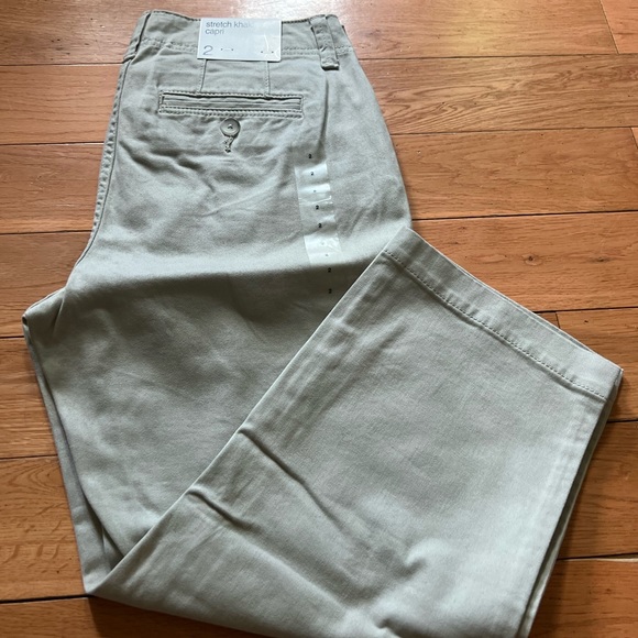 Gap women’s stretch khaki capri pants size 2 - Picture 1 of 5